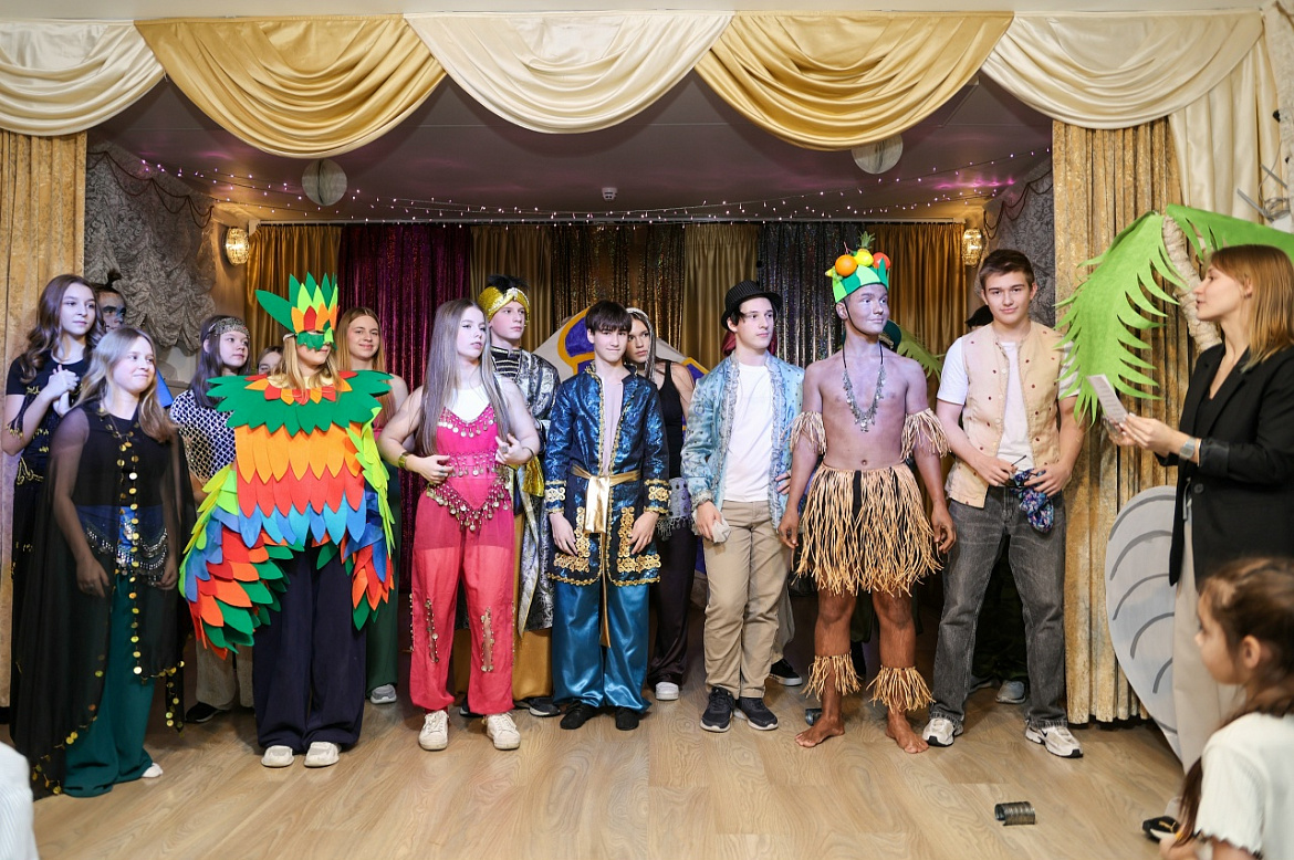 Аладдин. Спектакль 8 класса