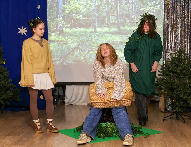 Приключения домовенка Кузи. Спектакль 10 класса