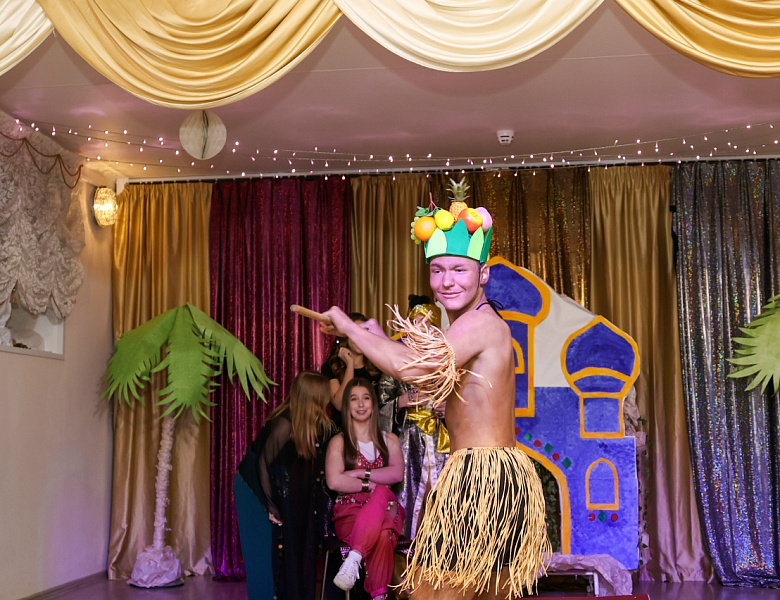 Аладдин. Спектакль 8 класса